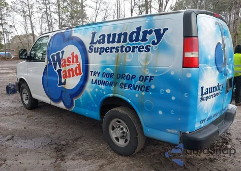 2017 Chevrolet Express 2500 Work Van z USA, uszkodzony, nr VIN 1GCWGAFF1H1121696